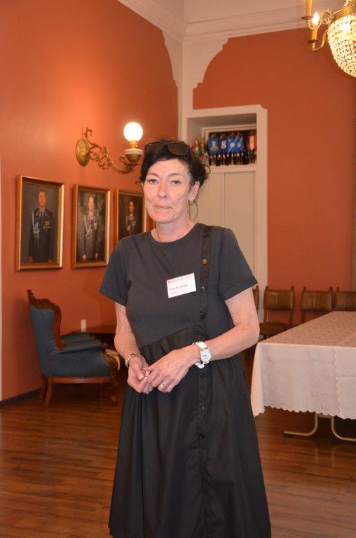 Puh.joht. Susanna Paavola toivottaa sukulasiset tervetulleiksi Upseerikerholle
